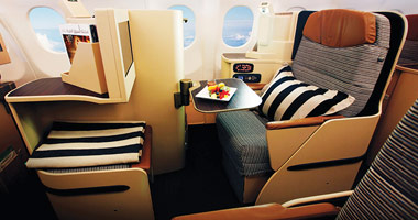 Etihad Pearl Business Class flat bed