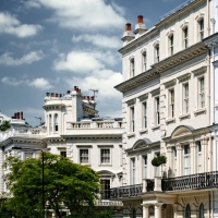 Royal London beckons with airs, graces and traditions