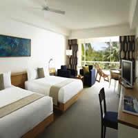 Hamilton Island Flights + 4 Nights 4-Star + Whitehaven Cruise + More