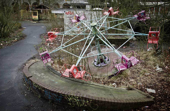 Creepy Photos of Abandoned US Theme Parks