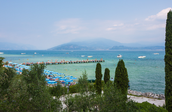 Sirmio peninsular beach