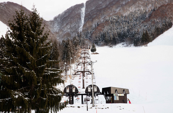 outdoor onsen up in the mountains