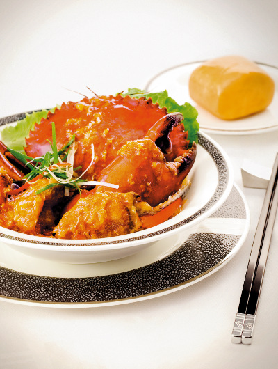 Gourmet dining options such as Singapore chilli crab are available to book before you fly with Singapore Airlines