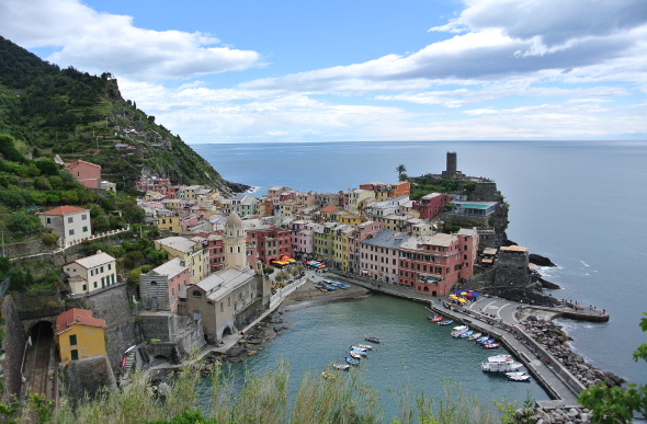 Pastel-coloured houses in Vernazza