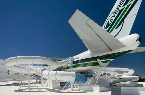 A outside view of the Boeing 747 waterslide