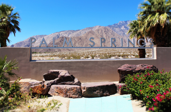 Welcome to Palm Springs sign