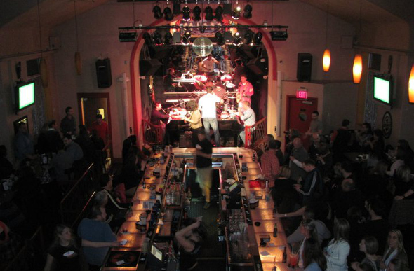 Inside Charlie Murdochs Duelling Piano Bar