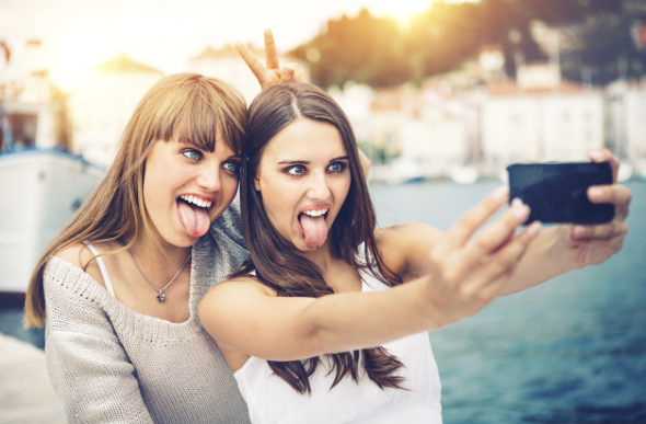 Selfie Etiquette How To Take A Selfie With Style