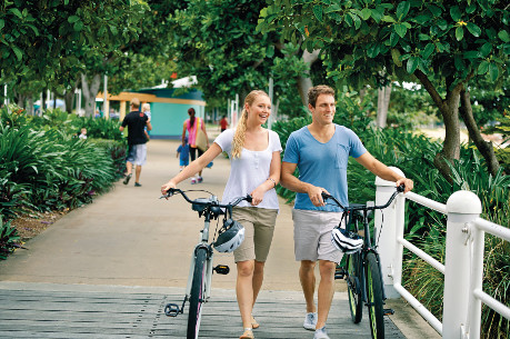 couple with bikes on the strand townsville