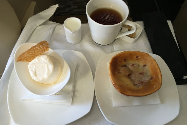 A pie and ice cream with tea