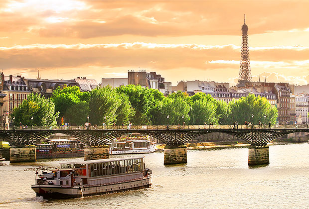 A scenic cruise along the Seine in Paris