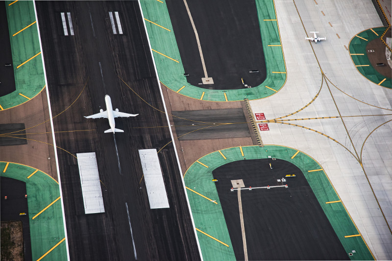 A view from above of an aircraft on the tarmac.