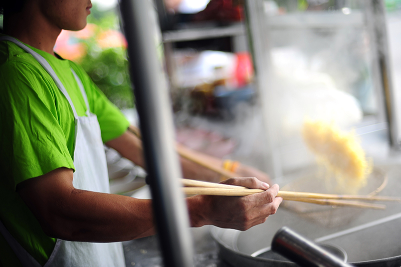 Fresh flavours cooked to order at a Bangkok market