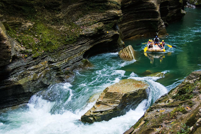 Rafting in Upper Navua.