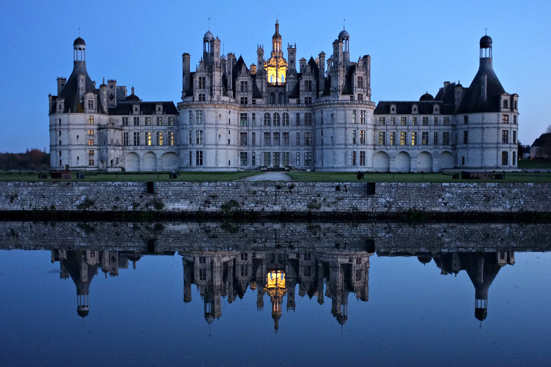 Chambord castle at dusk