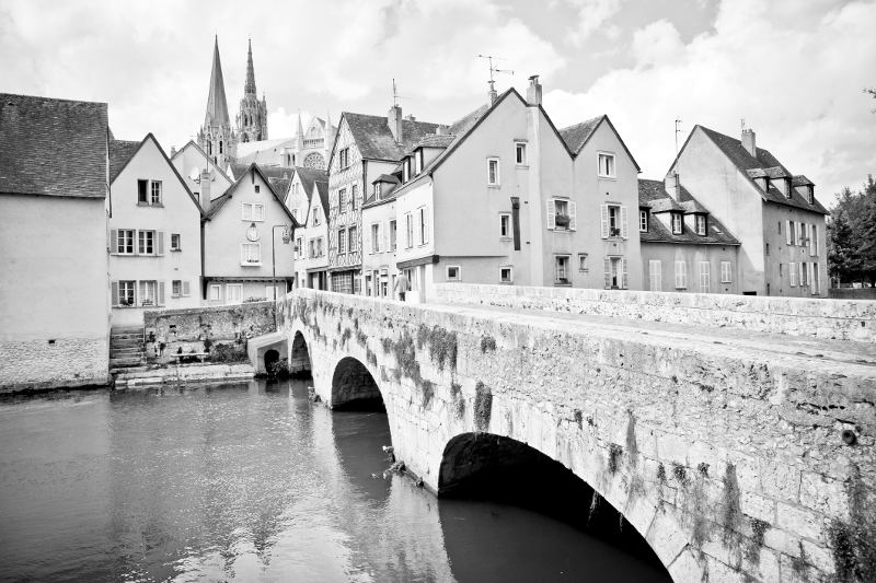 bridge into chartres