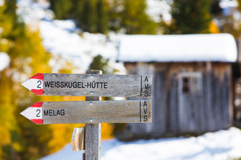 Mountain signage in Italian and German