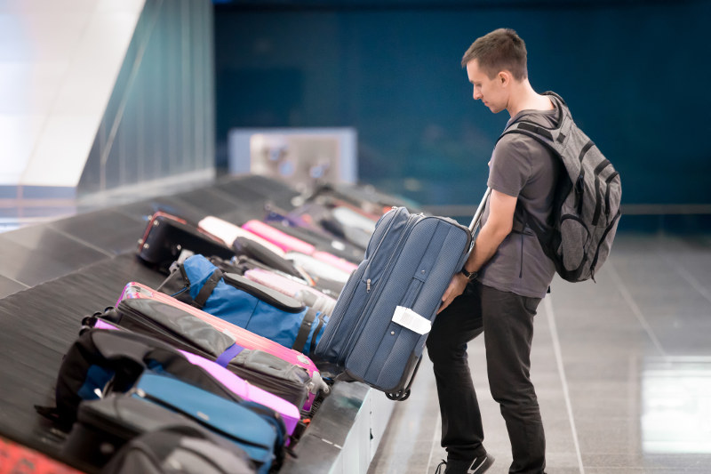 récupérer les bagages à l'aéroport 