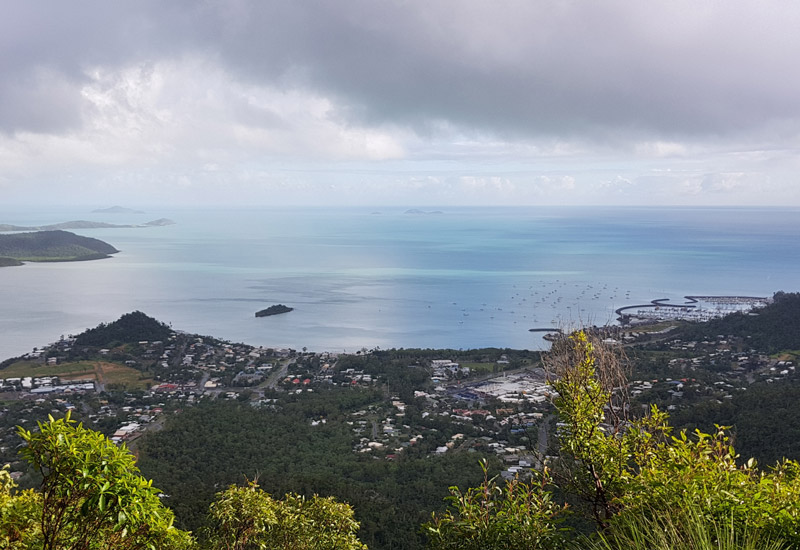 honeyeater lookout airlie beach