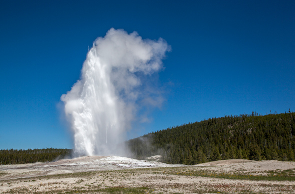 Old Faithful geyser erupting