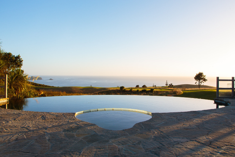 kauri cliffs lodge new zealand infinity pool
