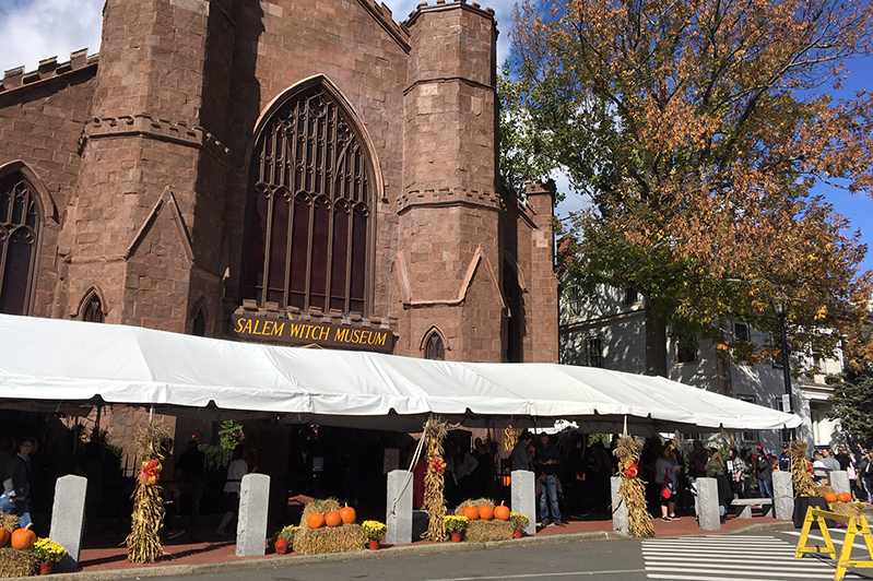 Lines outside the Salem Witch Museum in October 