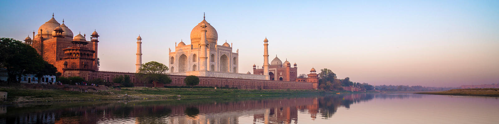 taj mahal at sunrise - 14 romantic travel experiences