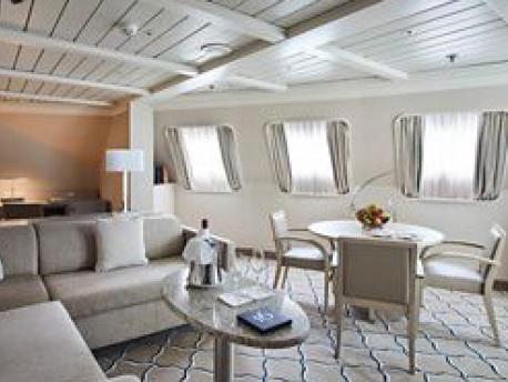 Royal 2 Suite