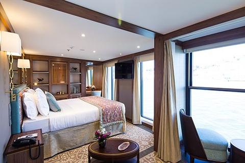 Deluxe Suites - Upper Deck