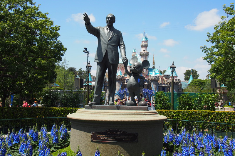 The statue of Walt and Mickey at Disney.
